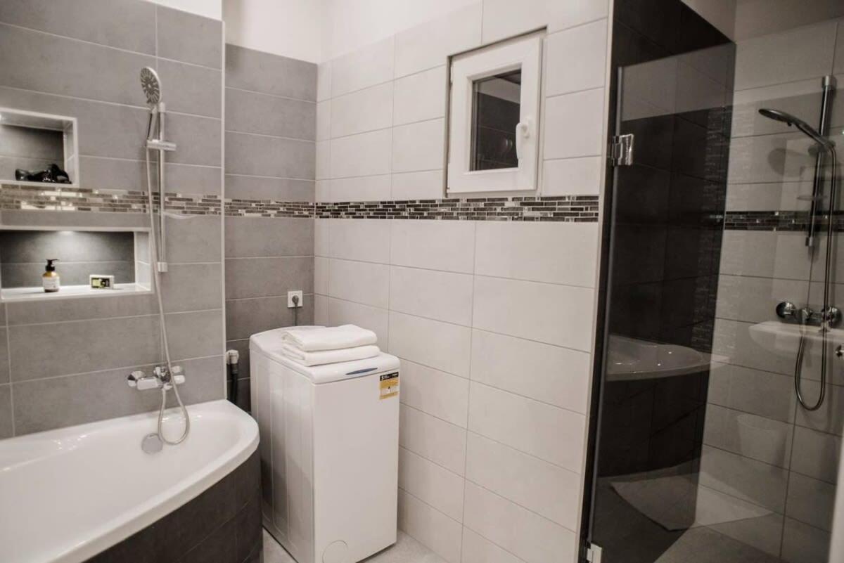 New Luxury Apartment In The Center With A/C Βουδαπέστη Εξωτερικό φωτογραφία