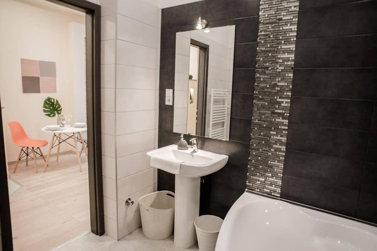 New Luxury Apartment In The Center With A/C Βουδαπέστη Εξωτερικό φωτογραφία